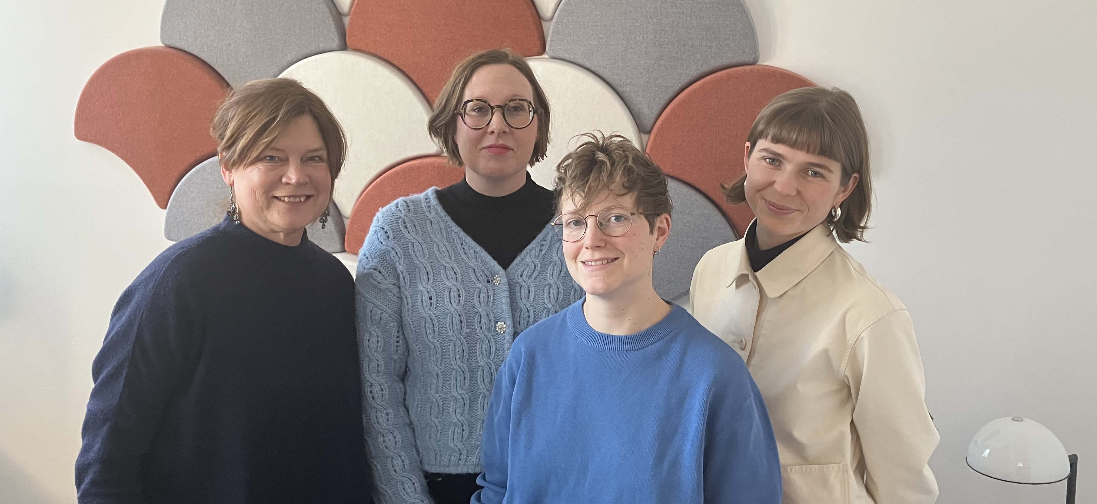 Bibliotekarierna Ann-Marie Rauer, Karin Westeman, Karin J Saksi och Linnéa Johansson arbetar tillsammans i Biblioteken som tankesmedjor
