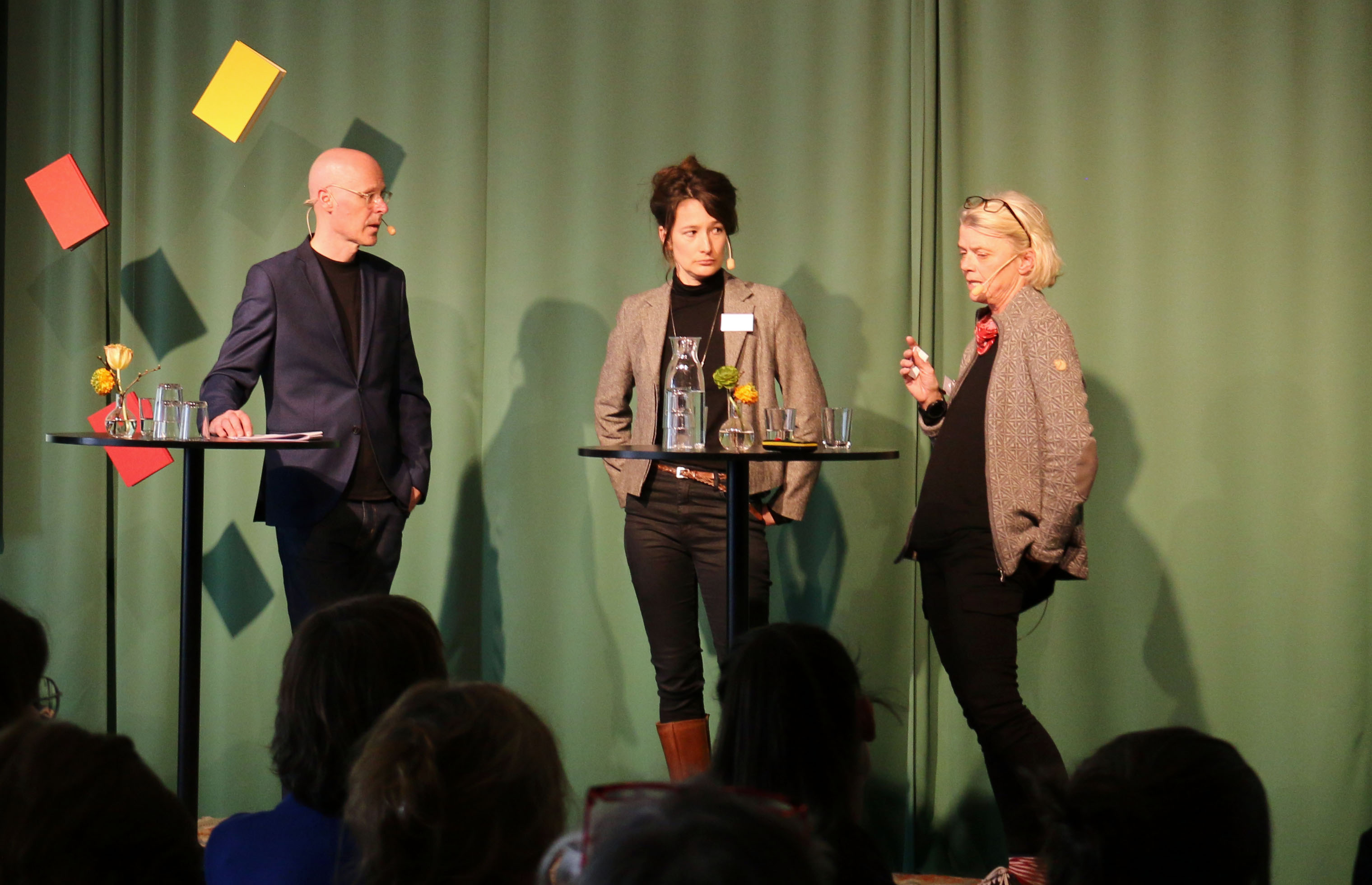 Anders Mildner, Kate Visonj och Lisa Jansson på scenen.