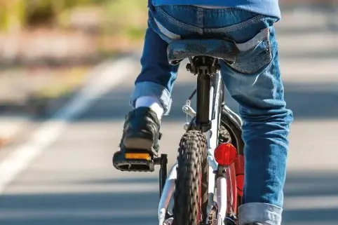 Barn på en cykel