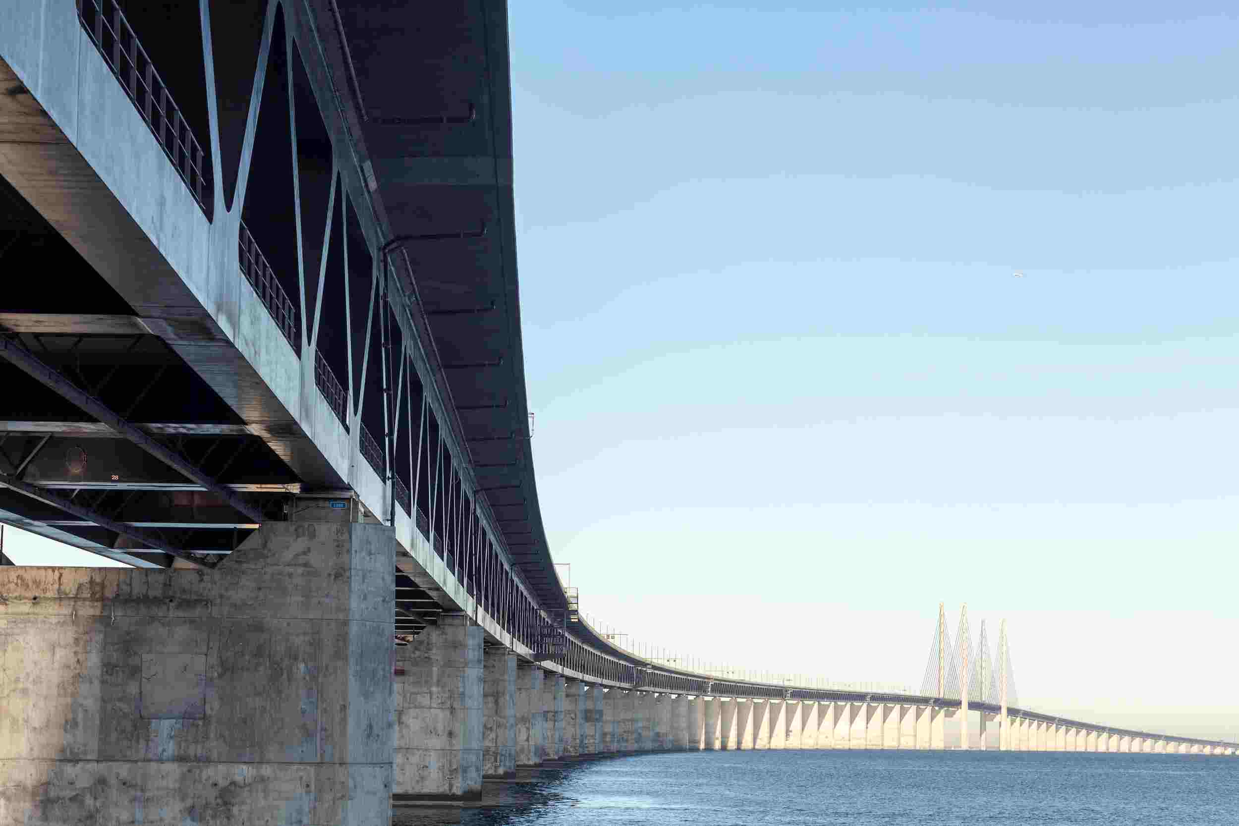 Öresundsbron och havet.