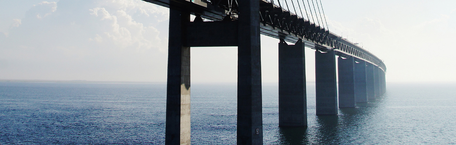 Sedan öppningen av Öresundsbron 2000 har den varit vägen till jobbet för både svenskar och danskar.