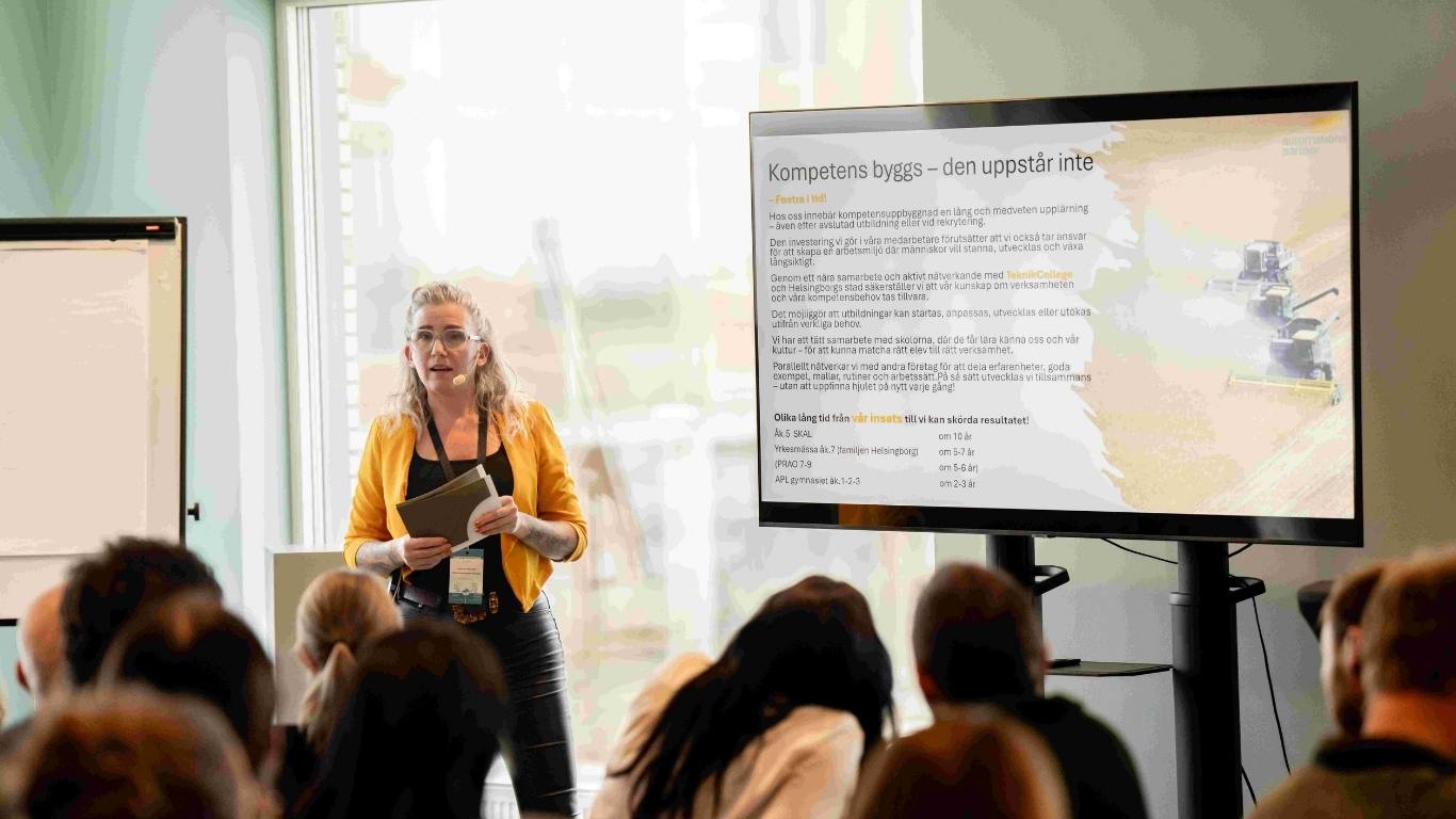 Person som håller presentation.