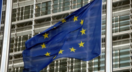 EU-flagga vajar